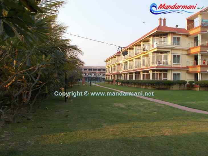 Hotel Sonar Bangla - Play Ground With Green Grass - Mandarmani