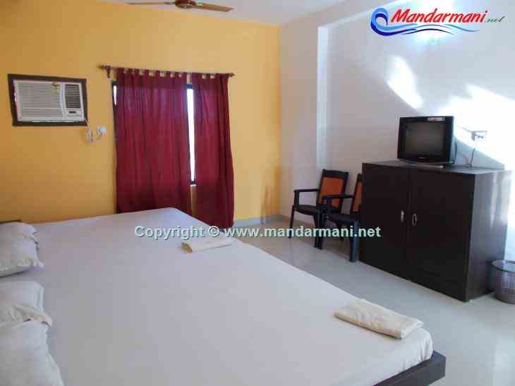 Srinjini Hotel - Bedroom - Mandarmani